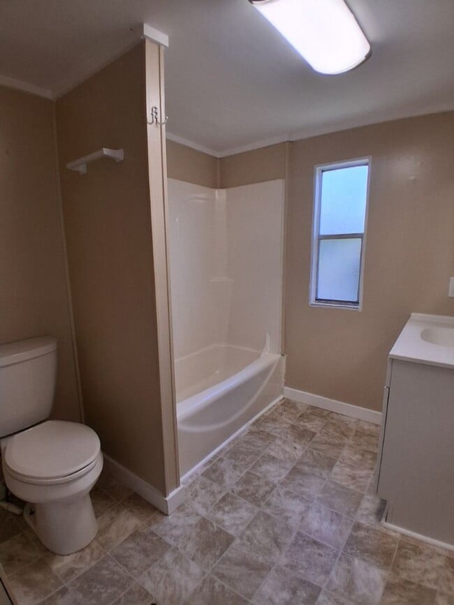 Building Photo - $1,800 - 2 Bedroom / 1 Bath Mobile Home Sitting on the Tuckasegee River