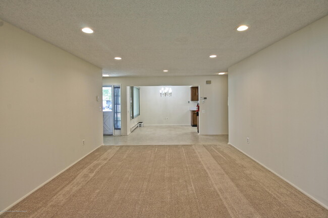 Building Photo - 137B Cistus Plaza