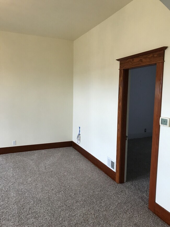 Building Photo - One of a kind ranch home with lake mountain views!