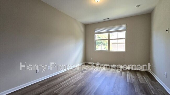 Building Photo - 2457 Baslow Dr