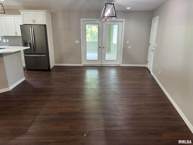 Building Photo - 18 Elmwood Dr