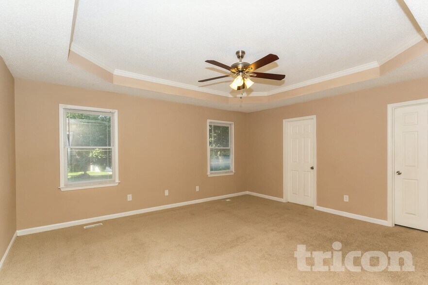 Building Photo - 2965 Windcrest Dr