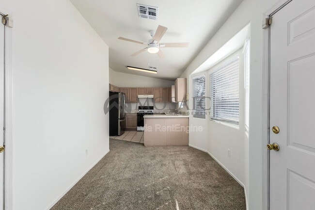 Building Photo - 703 W Hess Ave