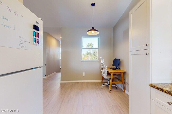 Building Photo - 350 Robin Hood Cir