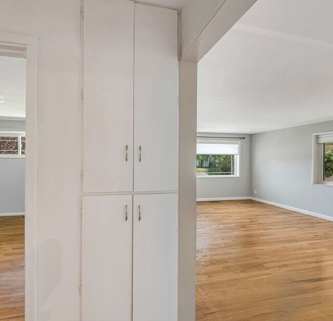 Building Photo - Charming 3-Bedroom Home Near CMU with Bonus Room