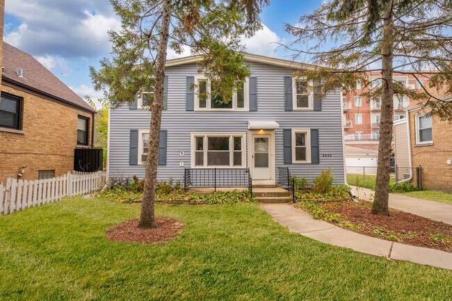 Primary Photo - 3635 N Oconto Ave