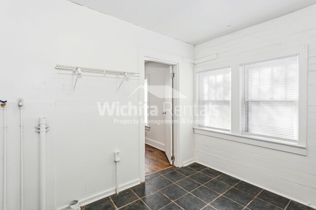 Building Photo - 3 bedroom 1 bath home