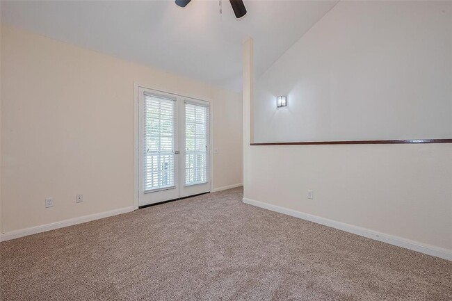 Building Photo - 11710 Southlake Dr