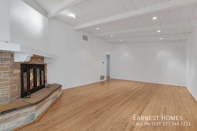 Building Photo - 13400 Weddington St