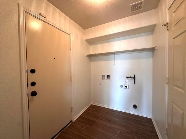 Building Photo - 11909 Big Sky Dr