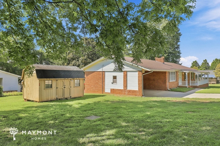 Building Photo - 1404 Cedar Dr