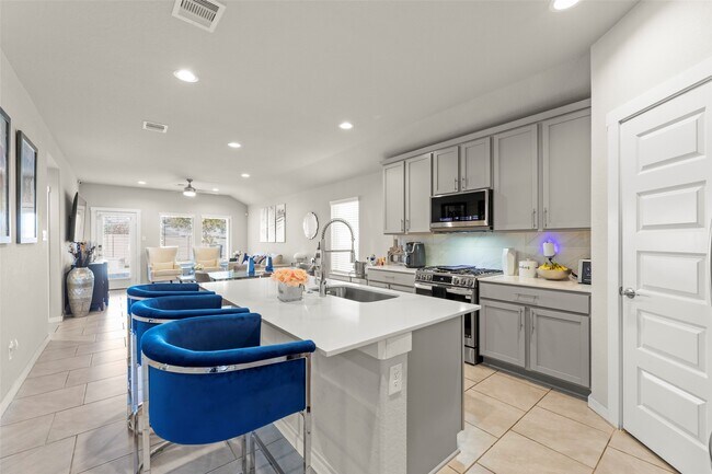 Building Photo - 7526 Highland Chase Dr