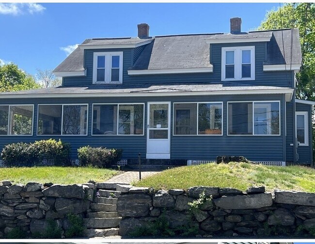 Primary Photo - 44 Maple St