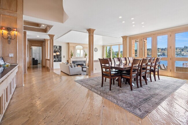 Building Photo - 6408 E Mercer Way