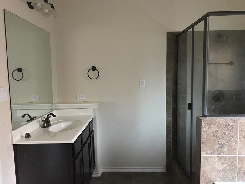 Building Photo - 1326 Crane Ct