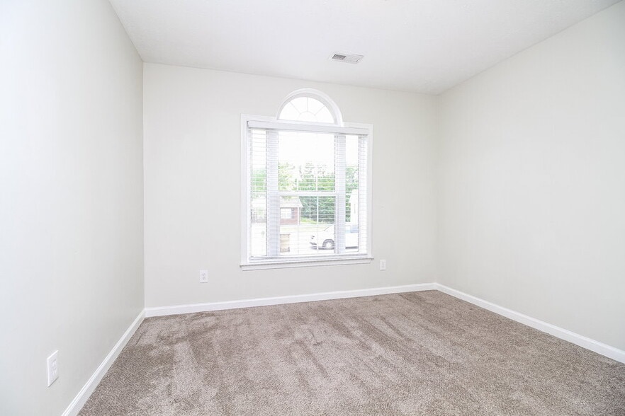 Building Photo - 615 Zellwood Dr