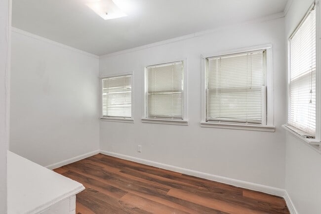 Building Photo - Remodeled three bed/one bath home in the heart of Carverdale