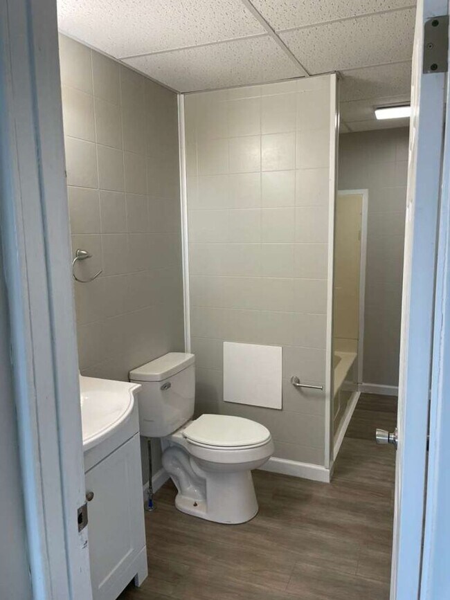 Building Photo - 315 10th St