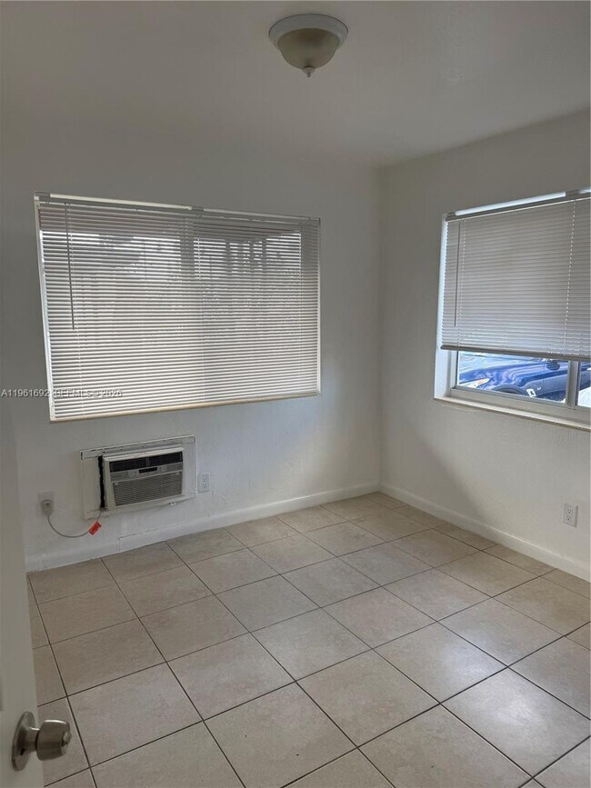 Building Photo - 14355 NE 6th Ave