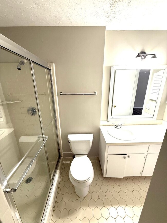 Building Photo - ** 3 Bed 2.5 Bath located close to Shakespear park ** Call 334-366-9198 to schedule a self-showin...