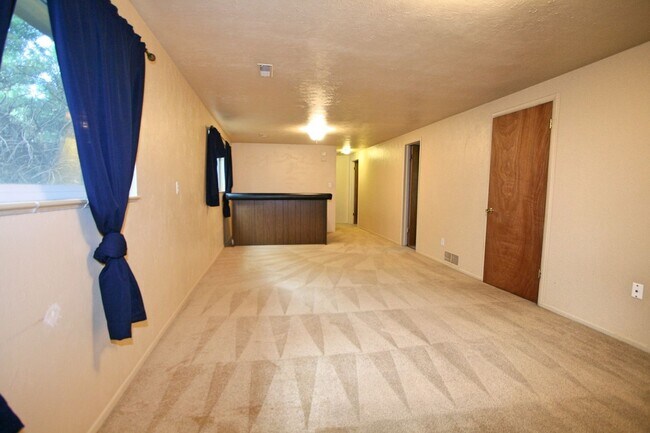 Building Photo - 3 Bedroom Split Level Home Available in South Colorado Springs!