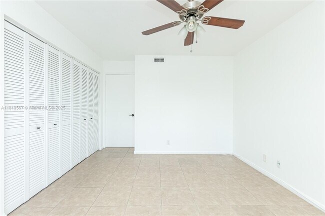 Building Photo - 717 Gardens Dr