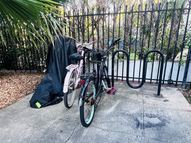 Building Photo - 1525 Meridian Ave