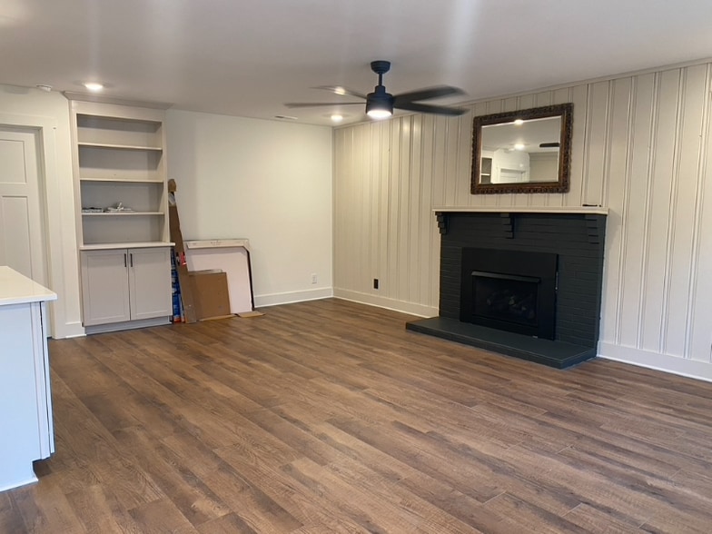 Building Photo - 811 Ridgeview Dr
