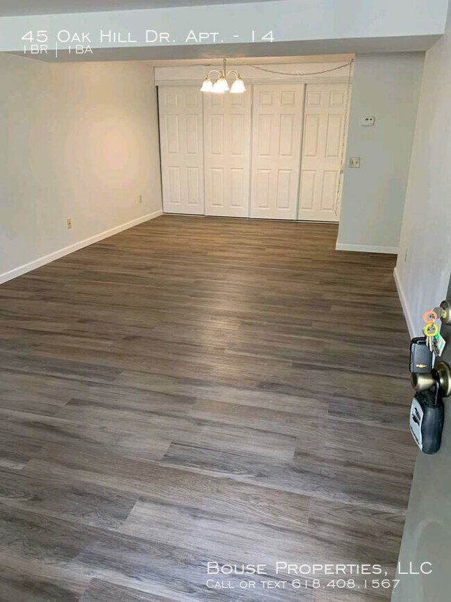 Building Photo - 45 Oak Hill Dr