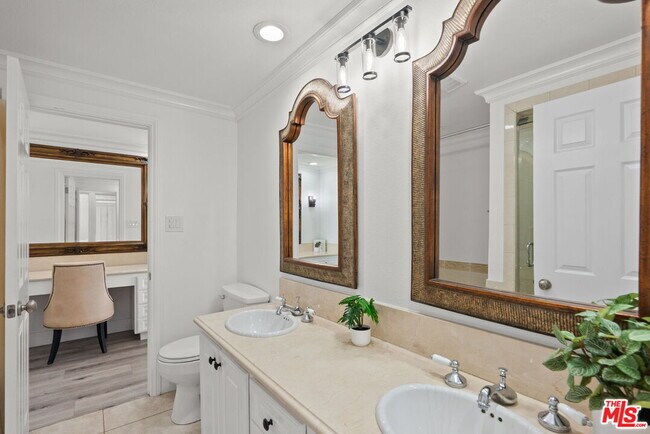 Building Photo - 23924 De Ville Way