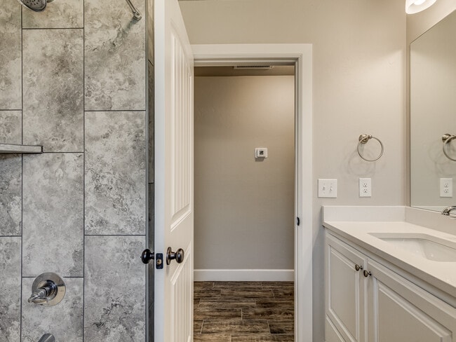 Building Photo - 4505 Black Mesa Ln