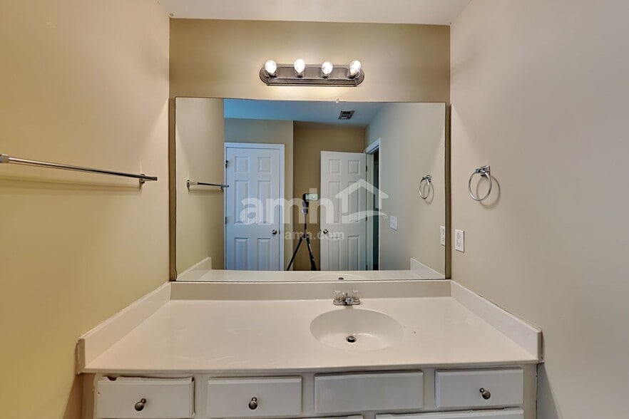 Building Photo - 5235 Fieldgate Ridge Dr