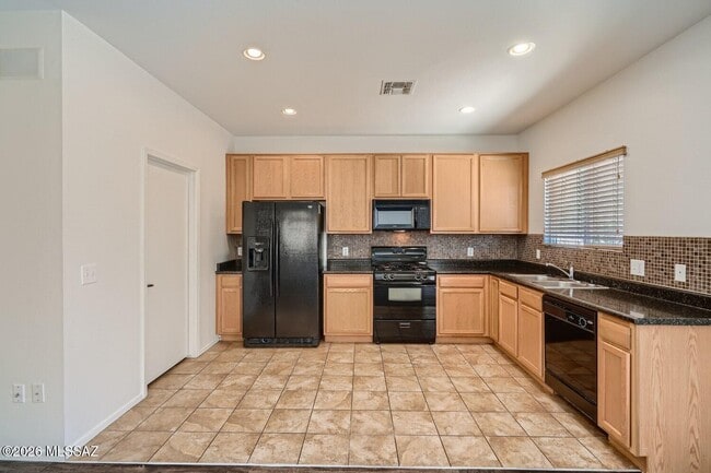 Building Photo - 8437 W Green Kingfisher Ln