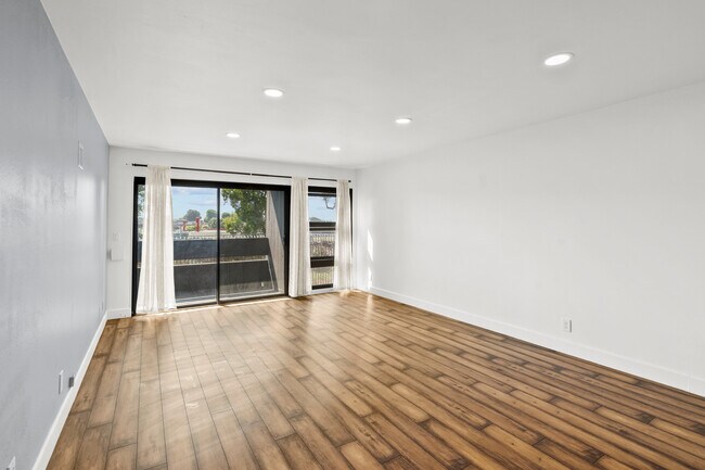 Building Photo - 7765 W 91st St