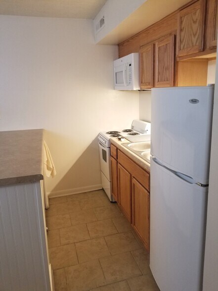 Kitchen - 2840 Colonial Ave SW