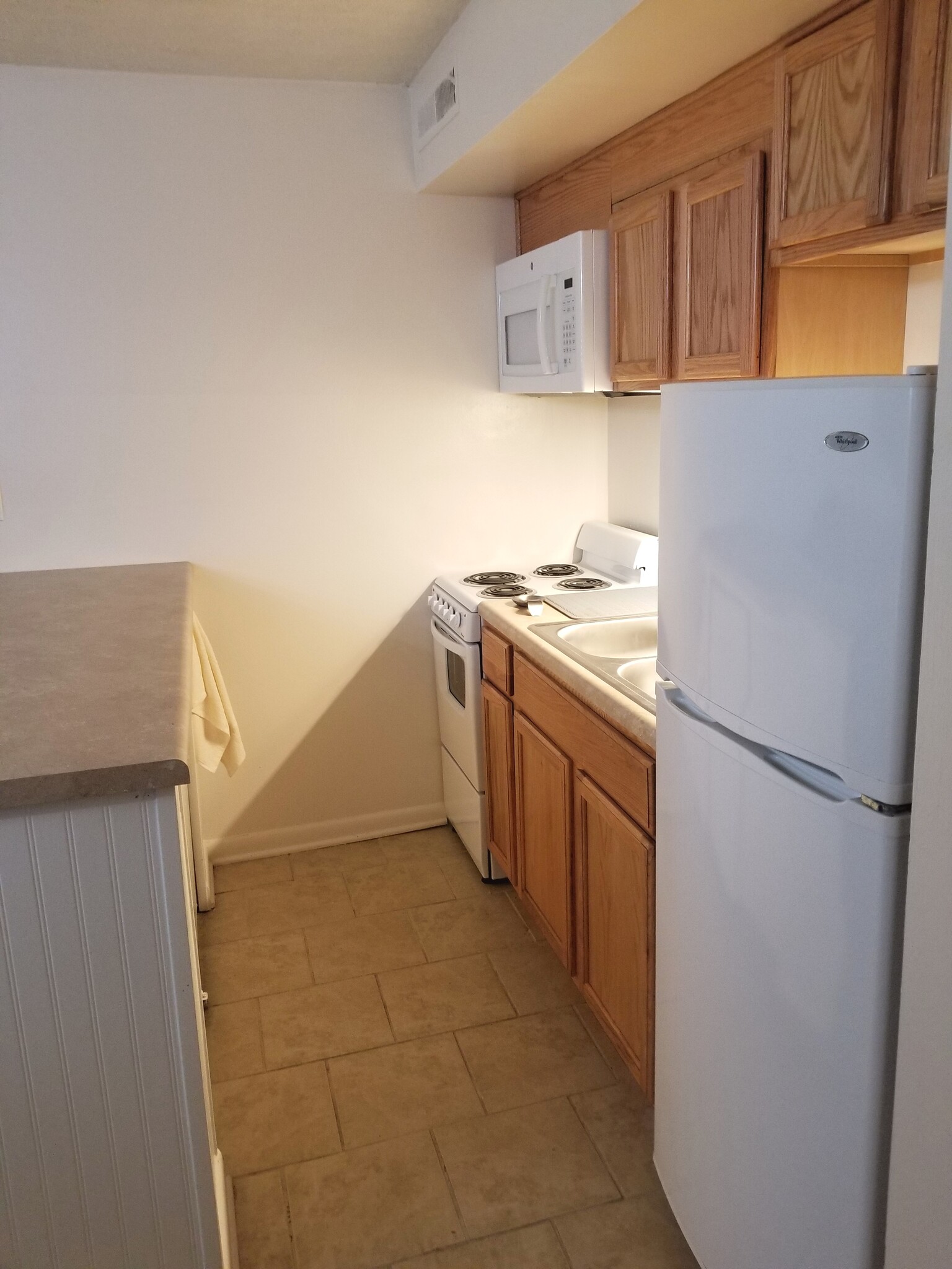 Kitchen - 2840 Colonial Ave SW