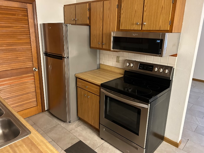 Building Photo - 223 Anderson Ln