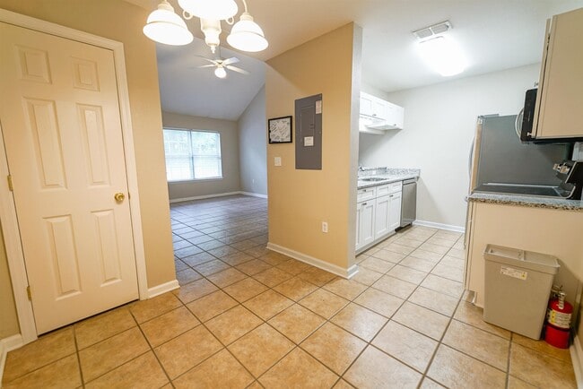 Building Photo - 2738 W Tharpe St