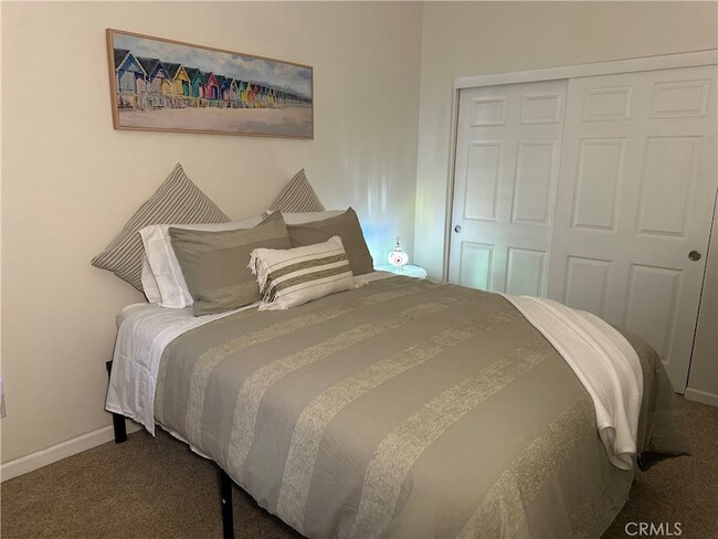 Building Photo - 2217 Vanderbilt Ln