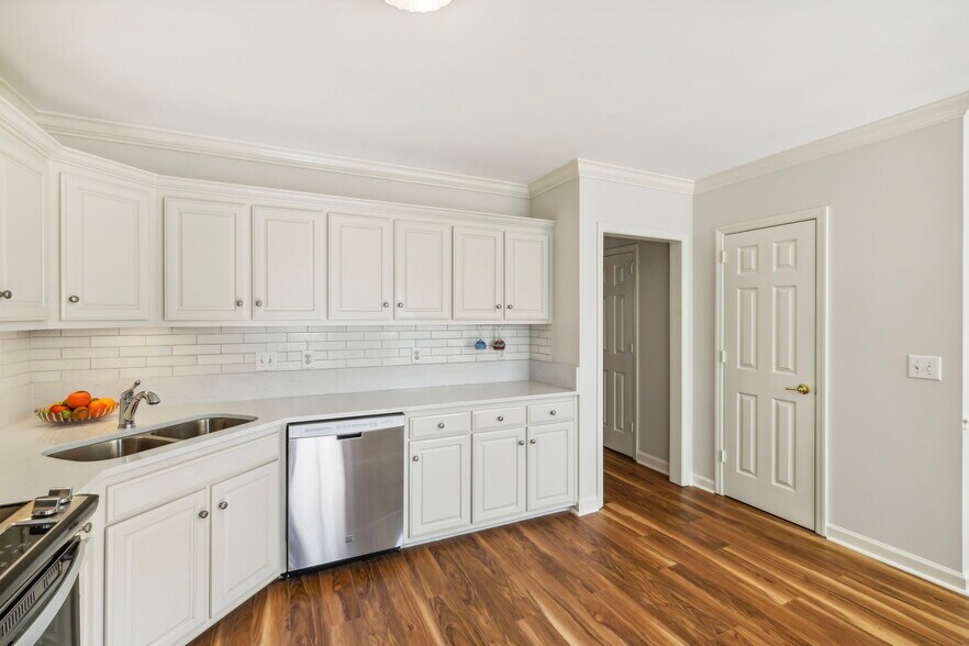 Building Photo - 1614 Brentwood Pointe