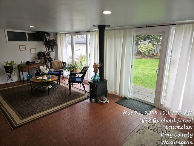 Building Photo - Enumclaw Ranch Rambler home - Remodeled 3 ...