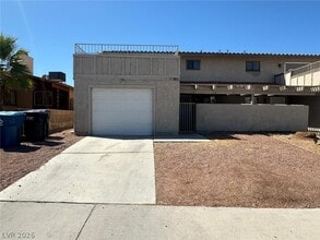 Building Photo - 523 Chelsea Dr