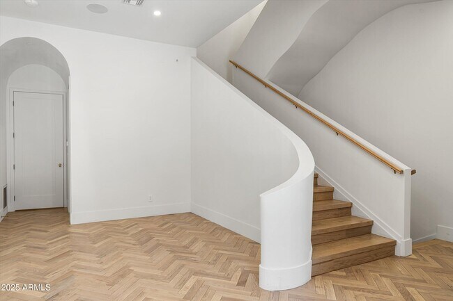 Building Photo - 54 W Palm Ln