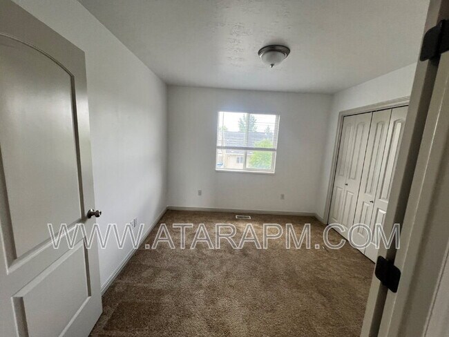 Building Photo - 574 Northlake Dr