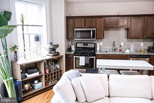 Building Photo - 1734 Bolton St