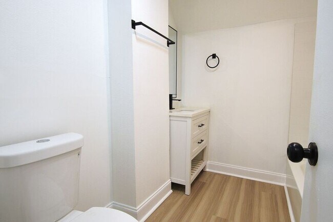 Building Photo - 2819 Broadview Dr NW