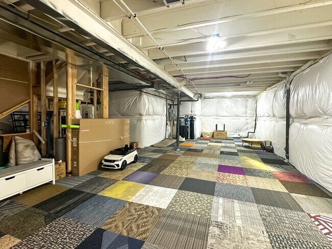 Building Photo - Almost Brand New Meadowlark 4bd 3.5ba home