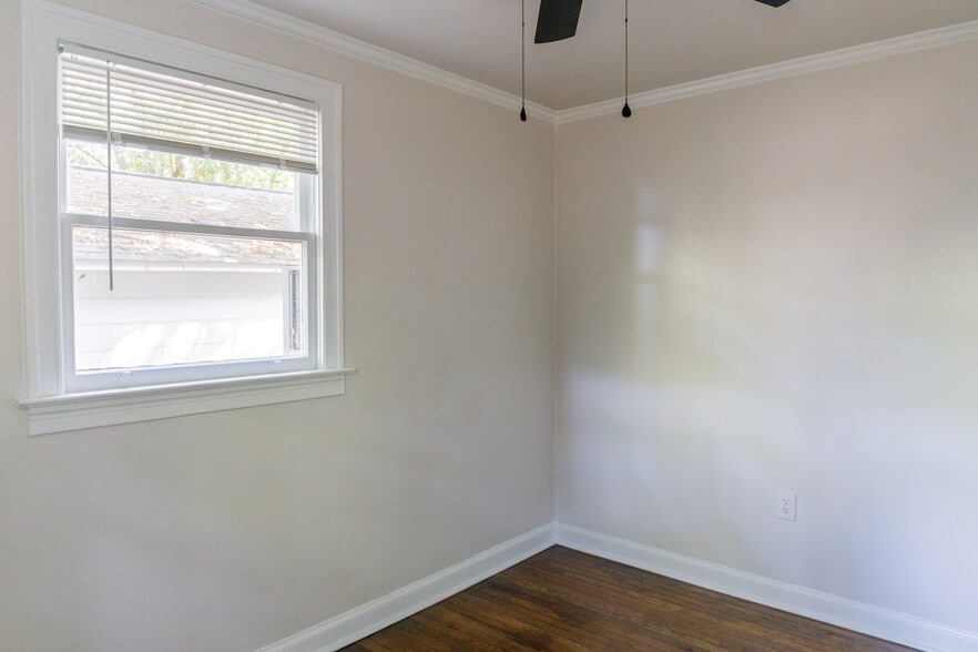 Building Photo - 1558 Orange Grove Rd