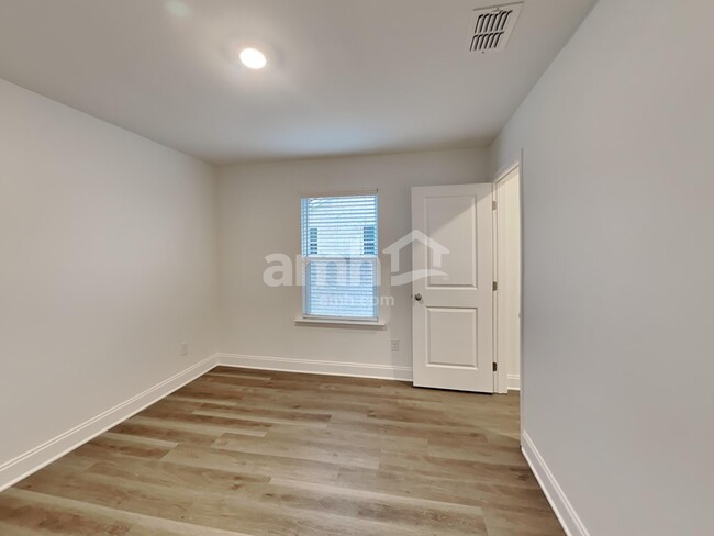 Building Photo - 213 Argea Dr