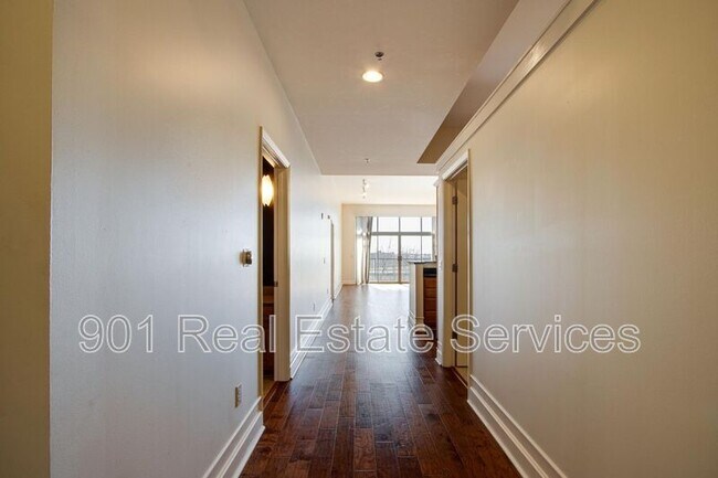 Building Photo - 648 Riverside Drive